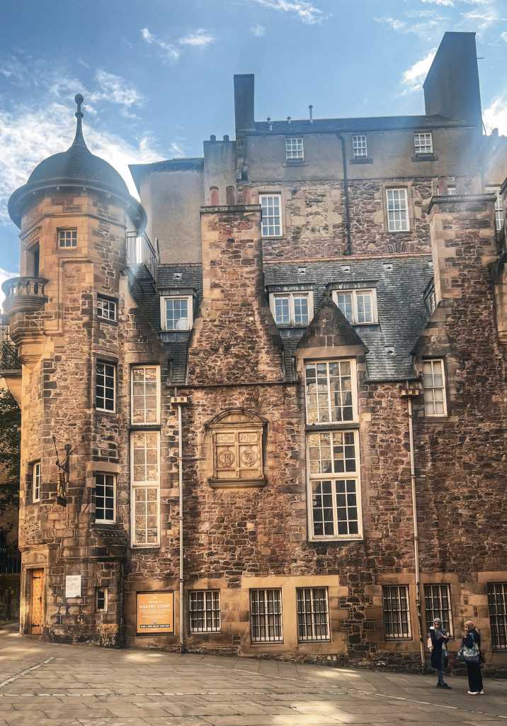 Edinburgh Gezilecek Yerler - Writers Museum