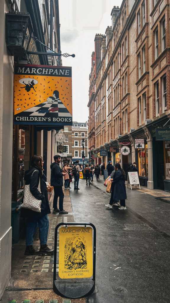 Cecil Court - Londra’nın 3 Tatlı Sokağı